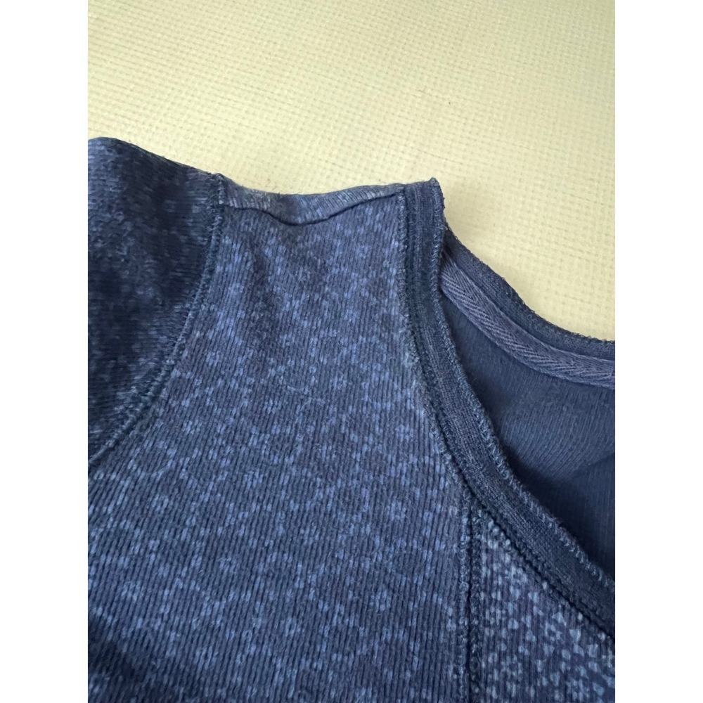 Eddie Bauer Henley Top Womens Large Petite Blue Geometric Floral Short Sleeve - Picture 3 of 7